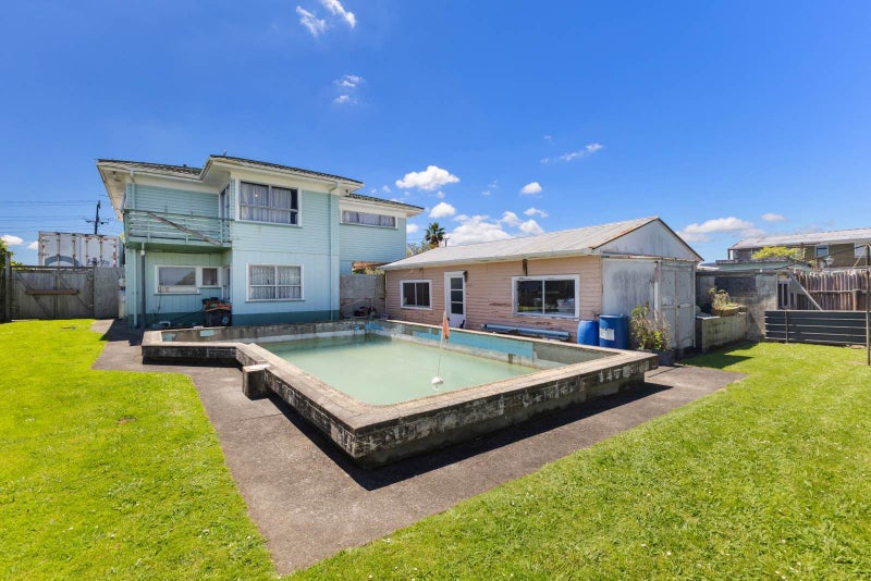 Huge Property, Huge Potential - 1267m2 of Land!64547880523651112