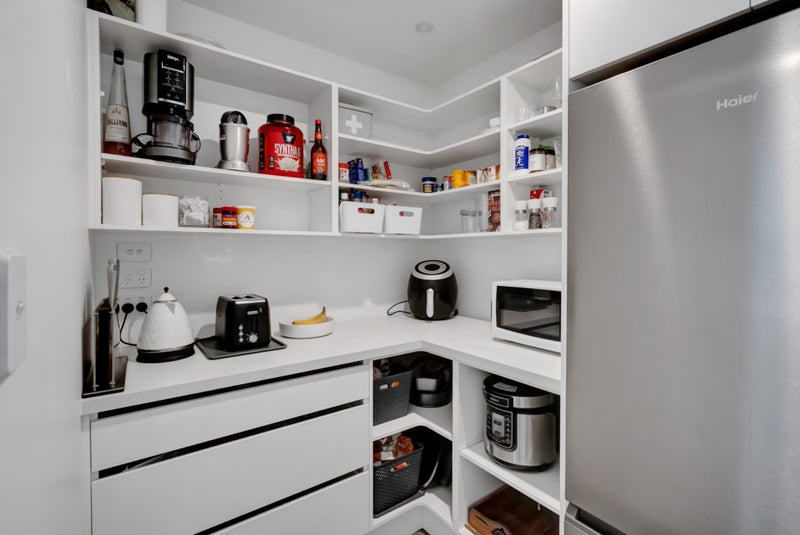 New Contemporary Style64547880552578113