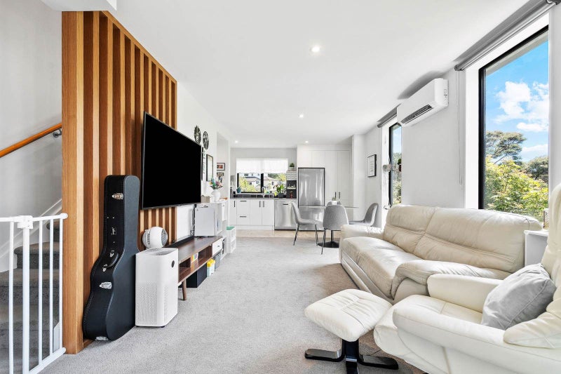 Gorgeous Private Living – Superb Location64547880614529111