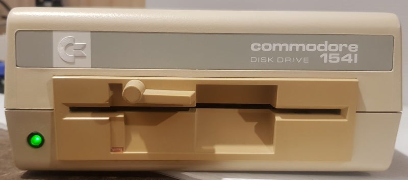 VINTAGE - COMMODORE DISK DRIVE 1541 ( SINGLE DRIVE FLOPPY DISK ) Carousel 1