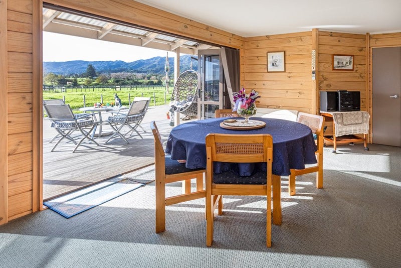 Bags Packed, Waiting for Taxi !64548581616770112