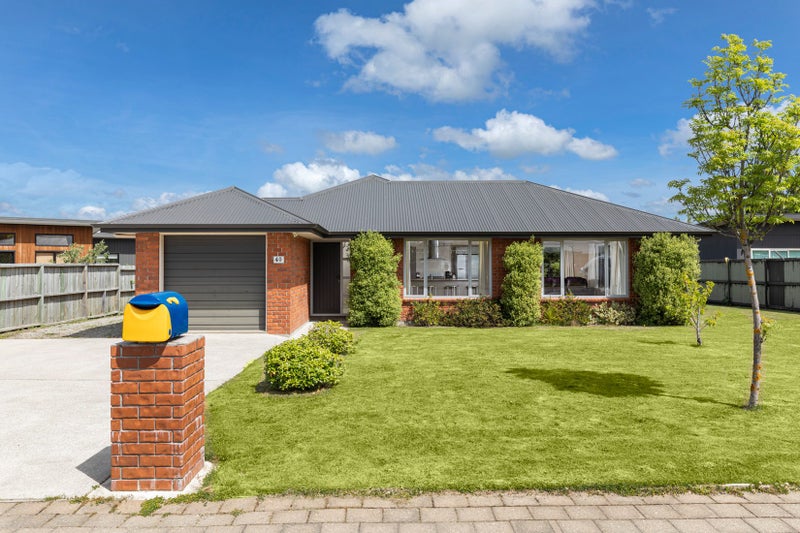 Relaxed Lake H&#x101;wea Living64548778737025110