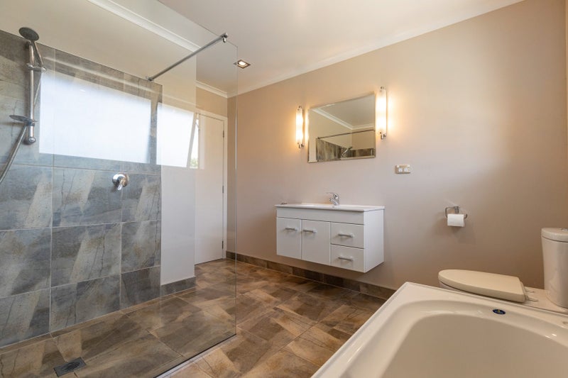 Relaxed Lake H&#x101;wea Living64548778737025112