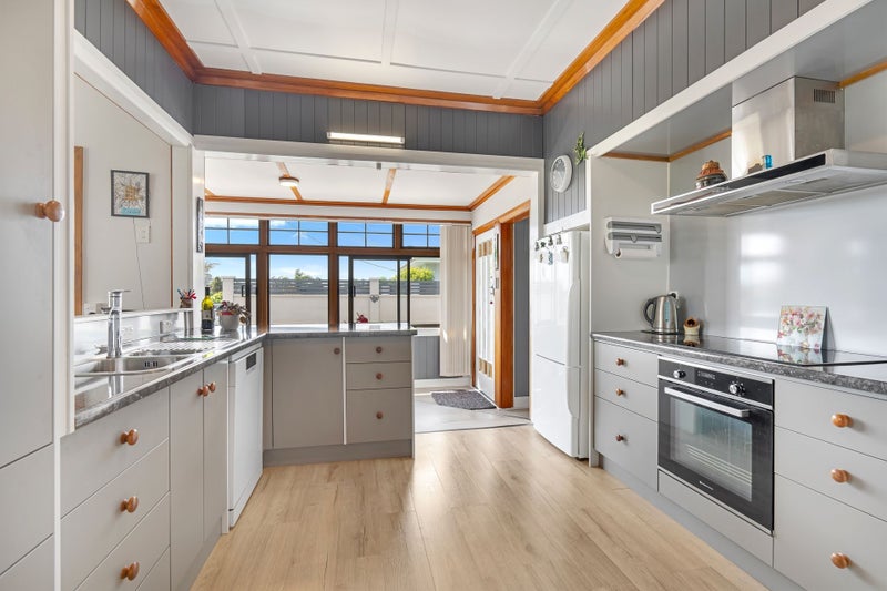 Gardener’s Paradise. Dreamer’s Playground.64548680730753112