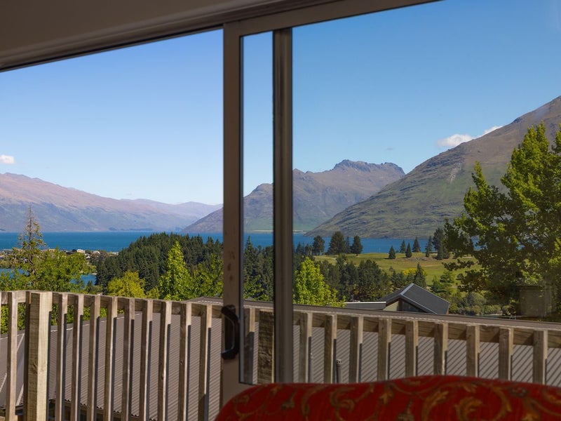 Big water views close to town64549070851458111