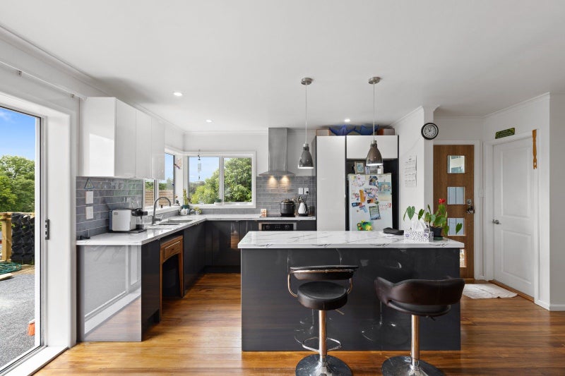 Easy Living With A View64549070881537112