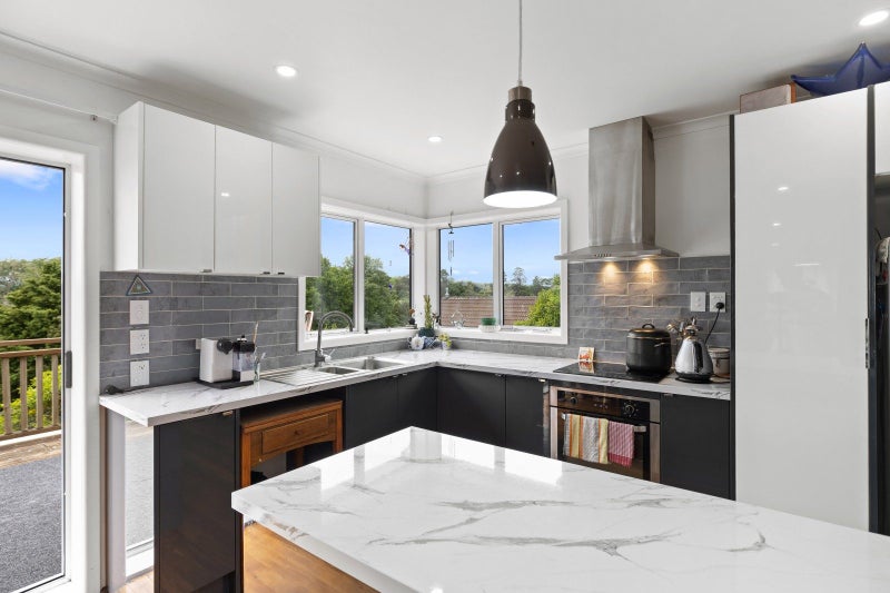 Easy Living With A View64549070881537113