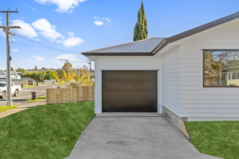 New Build Near Cafe & Schooling64549675928321112