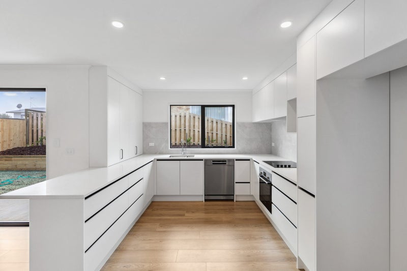 New Build Near Cafe & Schooling64549675928321114