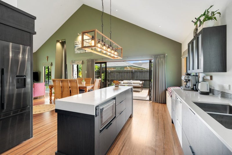 A Statement Home in the Heart of the Valley Zone64549070896131111