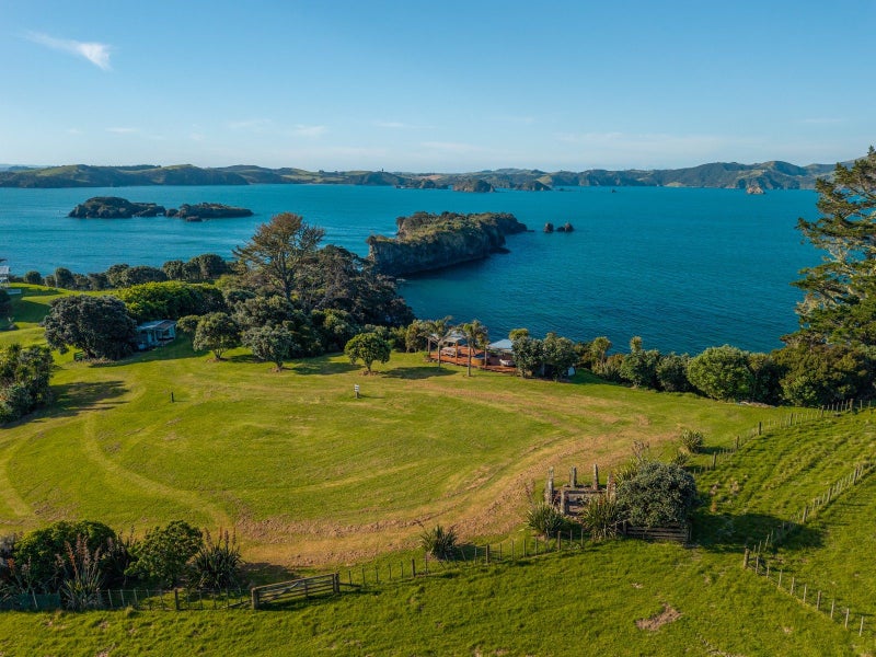 World-Class Clifftop on Your Own Private Island64549070982786113