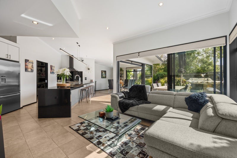 Live Large – Standout Space, Impressive Style!64549169862913114