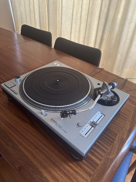 Technics SL1200 MK5 Turntable Carousel 1