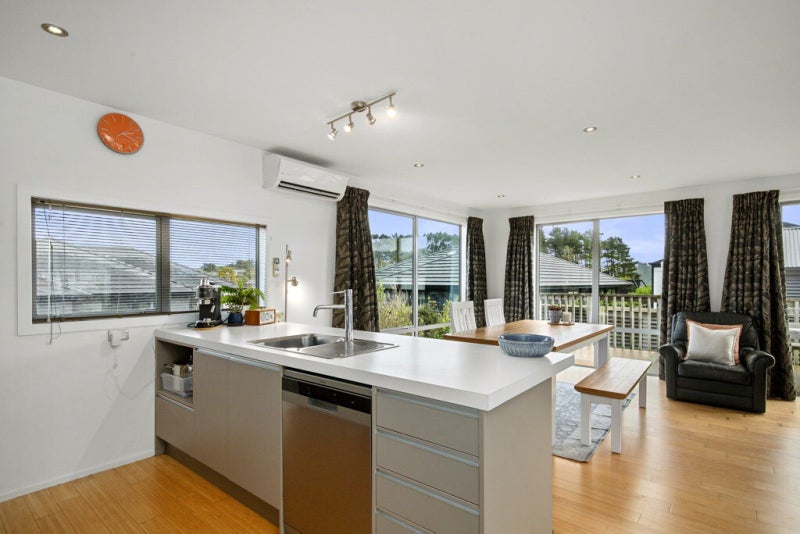 SUNNY, STYLISH AND SO VERSATILE64549478086017114