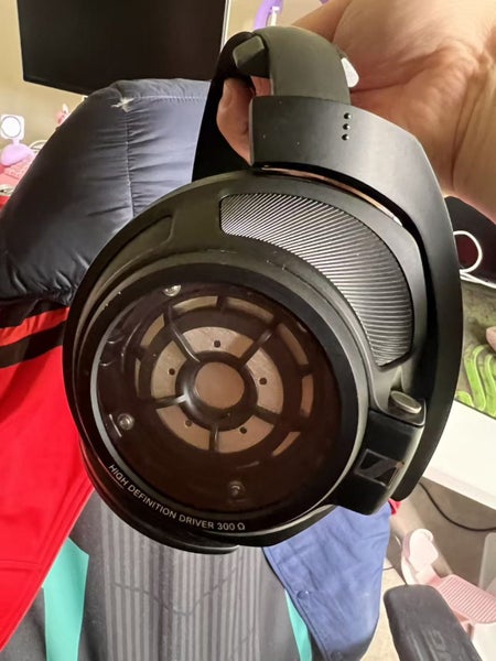 Sennheiser hd820 Carousel 1