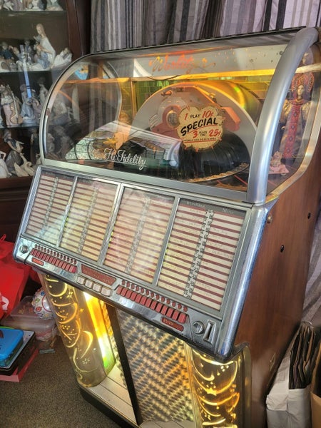 Wurlitzer 1700 Jukebox Carousel 1