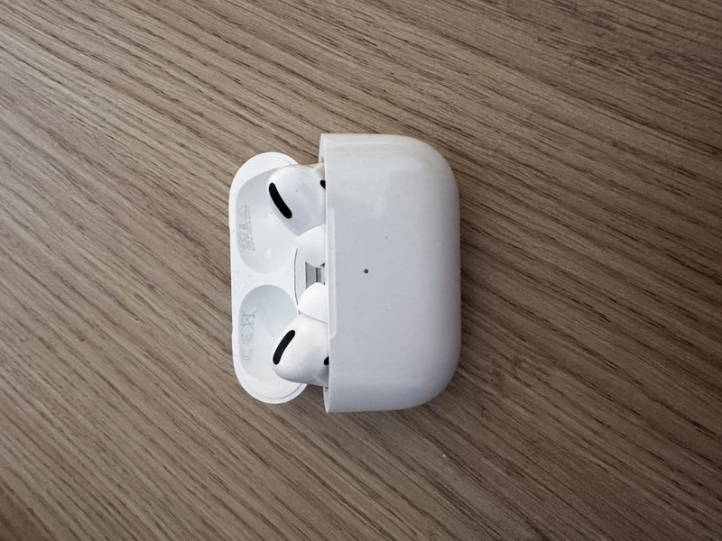 Airpods Pro (CHEAP PRICE) Carousel 1