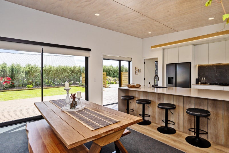 Architectural home + self-contained unit64550074389633113