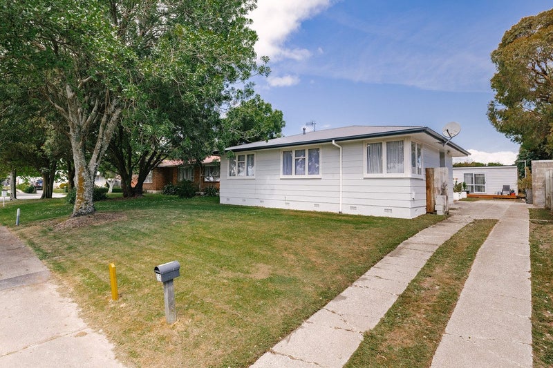 Modern Extension, Massive Living — A Rare Find a64550074452099111