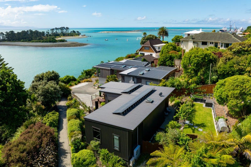 Modern Waterfront Sanctuary64550966721411110