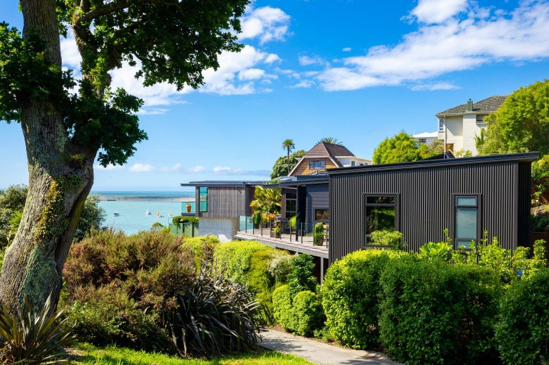 Modern Waterfront Sanctuary64550966721411112