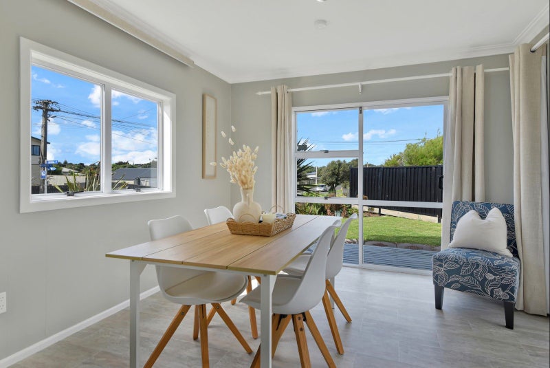 Oh to be beside the seaside64550468934913113