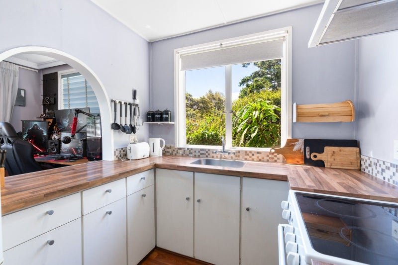 Sunny home on a spacious 1002sqm section64550468963971112