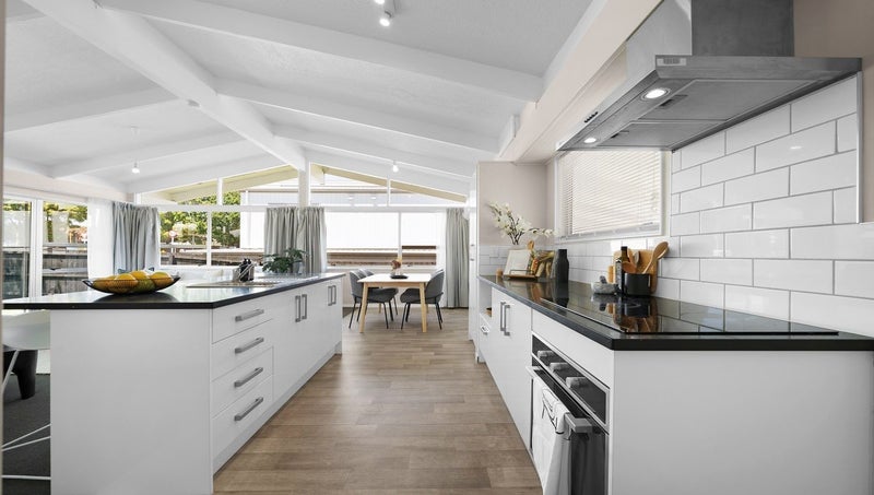 Manurewa, 3 bedrooms64550668237313113