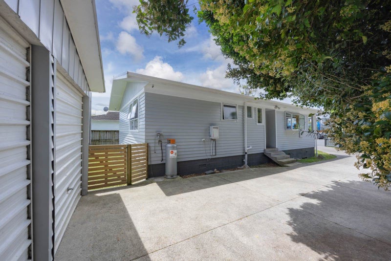 Solid Start, Big Garage & Flat Lawns64628262911618114