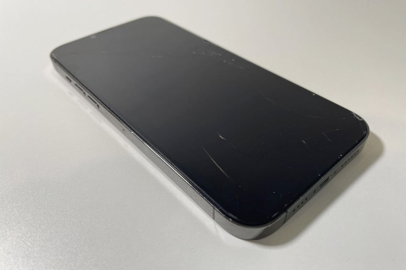 Apple iPhone 13 Pro Max 1TB (damaged screen)64550923388802113