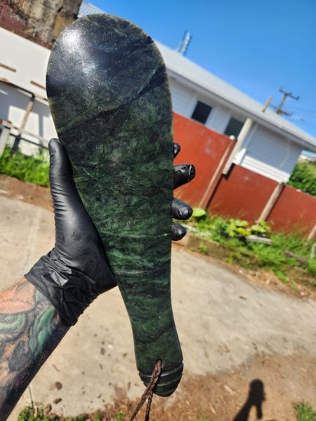 Kawakawa mere pounamu 370mm long 115mm wide 25mm thick at handle Carousel 1