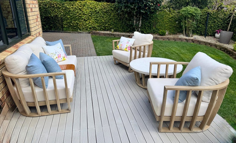 Bargin price outdoor set ,moving house so must go by 13th Dec, no researve!64551511021699110