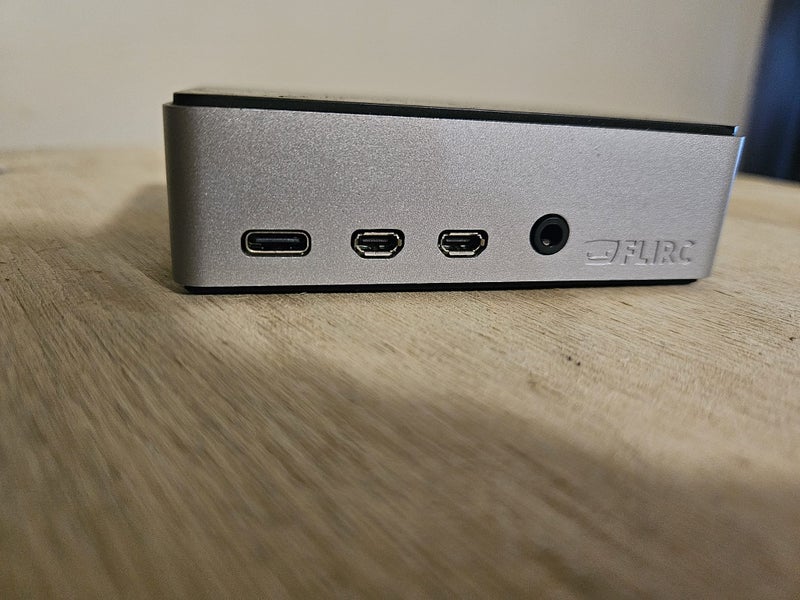 Raspberry Pi 4 Model B Kit (4GB RAM, FLIRC Case, Kingston 32GB) Carousel 1