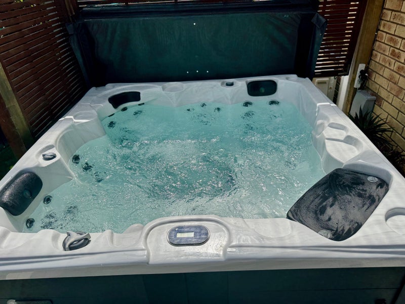 Bargain Alpine Spa! Low Researve, Sold the house so must go by 15th December64552212867969113