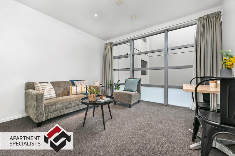 Easy to rent, Simple to hold64552653673730113