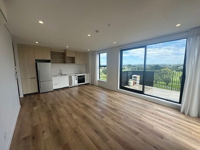 Hobsonville, 2 bedrooms64552866206209113