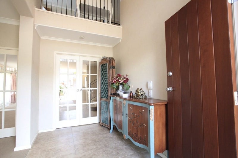 Flat Bush, 5 bedrooms64553263711234111