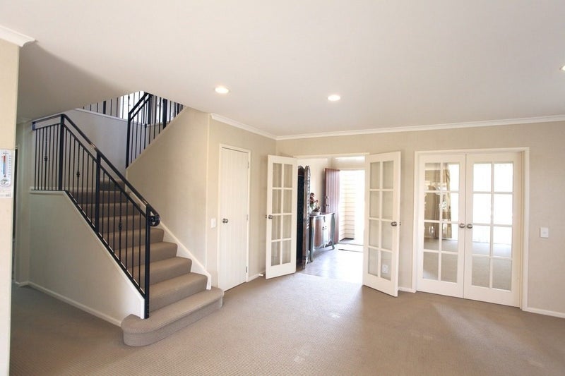 Flat Bush, 5 bedrooms64553263711234113