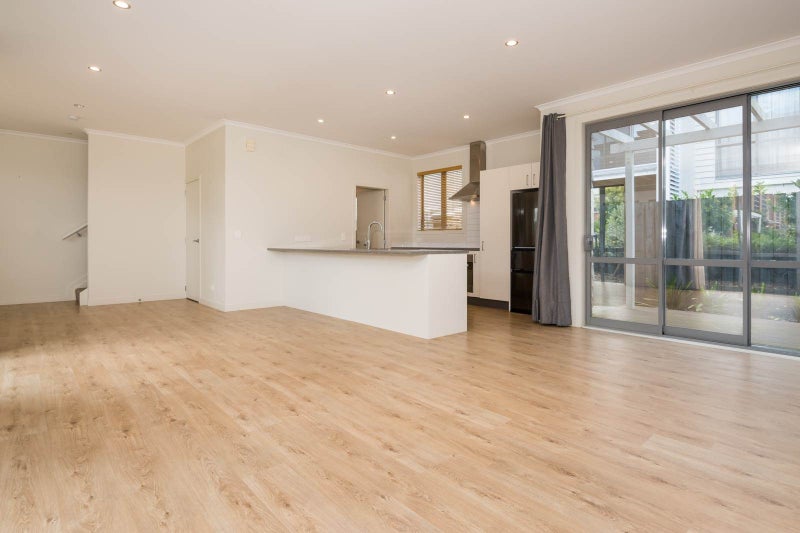 Hobsonville, 3 bedrooms64553672497539113