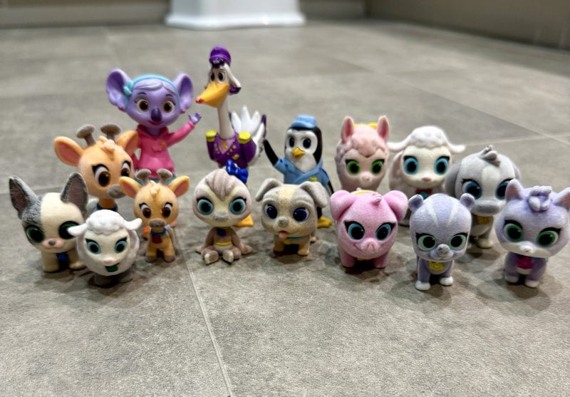 Disney TOTs figurines bulk Carousel 1