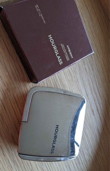 Hourglass Ambient Lighting Bronzer lightly used Carousel 1
