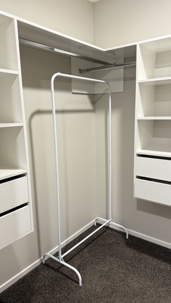 Epsom, 4 bedrooms64557410596994111