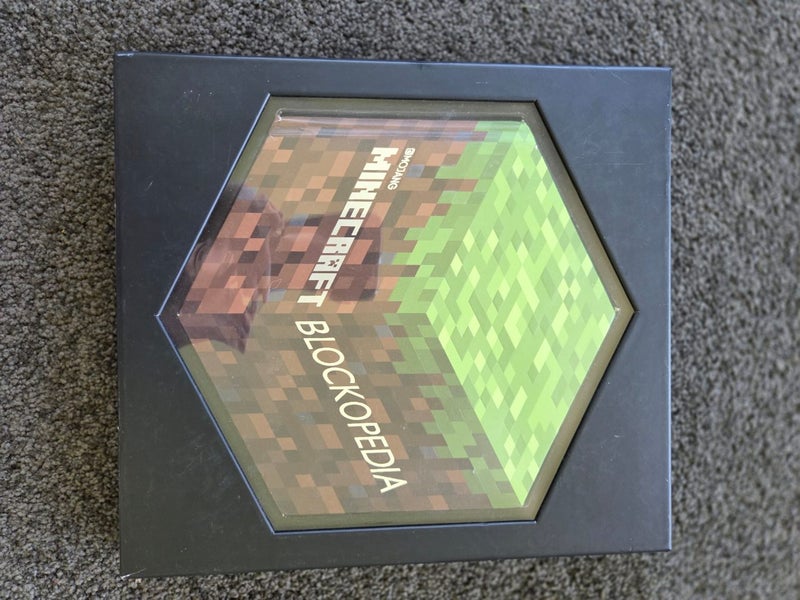 Minecraft Blockopdeia Book and Combat Handbook64558370022529110