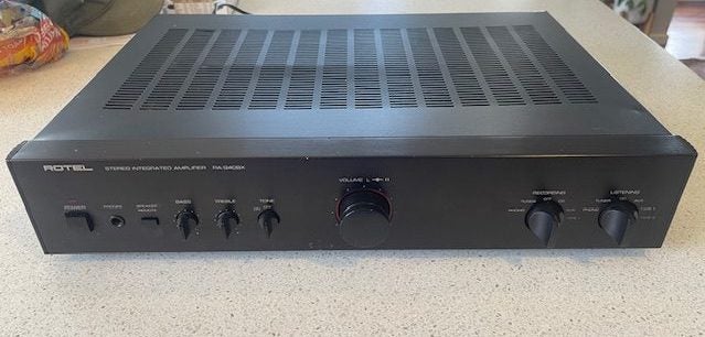 Rotel integrated amplifier RA-940BX Carousel 1