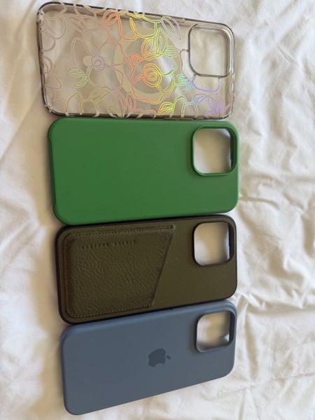 iPhone 15 Pro Max 256gb + 4 cases64651558975107113