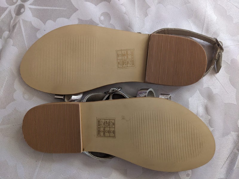 Genuine leather beautiful sandals size 6 brand new Carousel 2