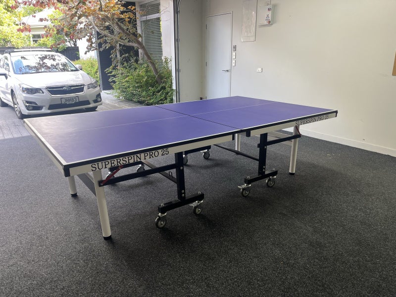 Table Tennis Table and net/bats - Superspin Pro 2564559637923457113