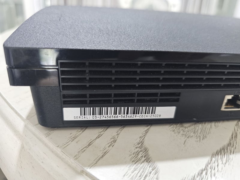 PS3 320GB + 2x Controllers + HDMI Cable Carousel 2