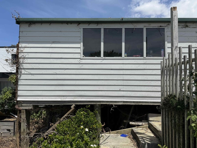 Versatile Garage / Shed for Removal – $1 Reserve – Point Chevalier (AUCKLAND)64560394997634111