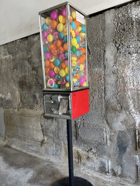 ORIGINAL VICTOR VENDING MACHINE Carousel 1